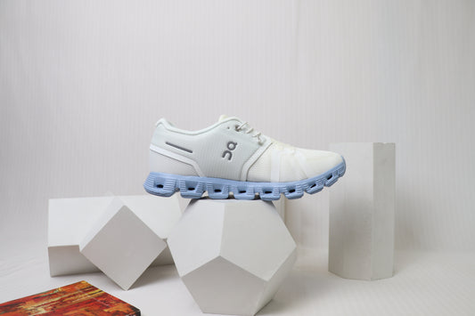ON Cloud 5 White