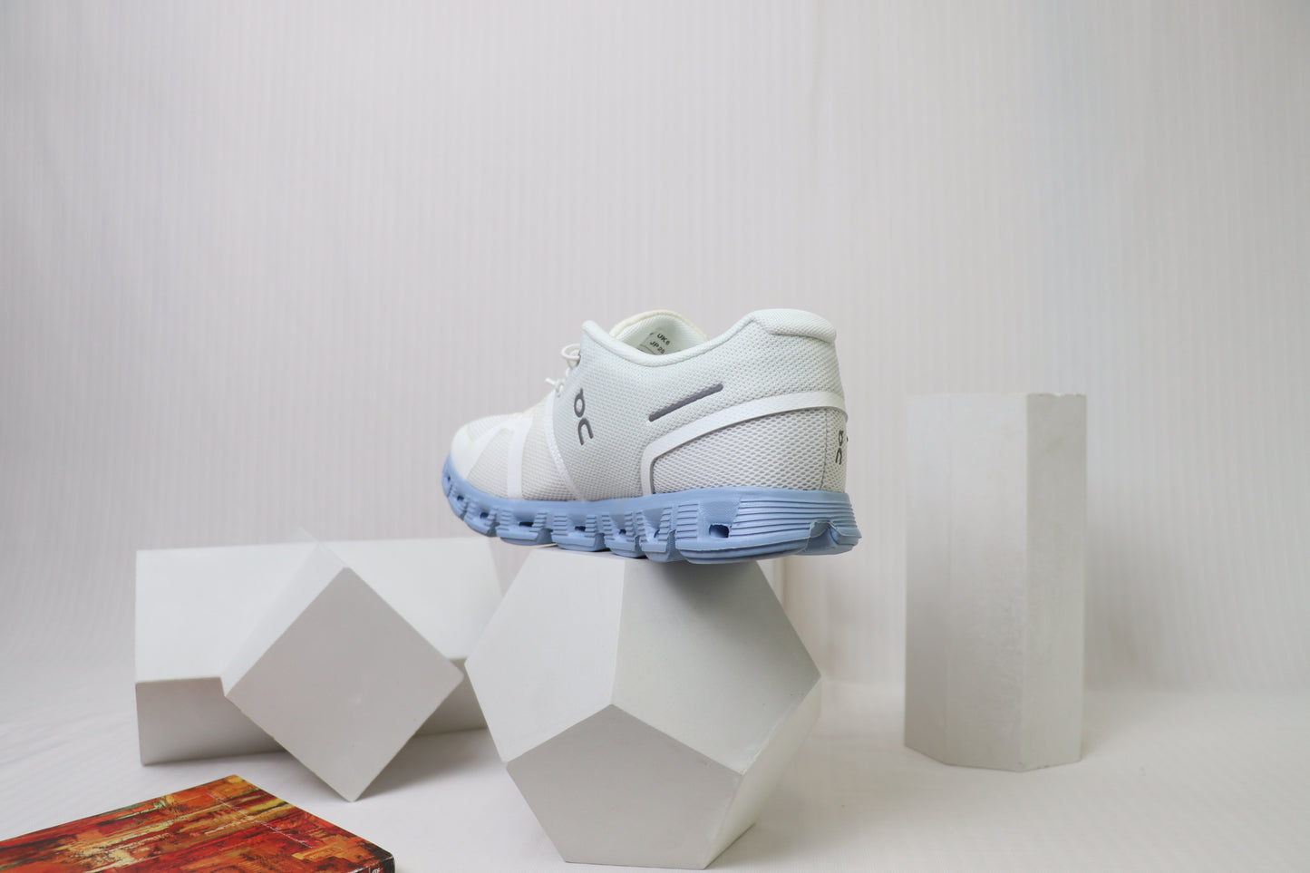 ON Cloud 5 White